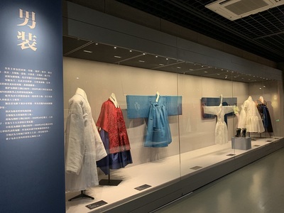 錦繡江南映韓風(fēng) 韓國傳統(tǒng)服飾展杭州啟幕，匠心織就文化交融